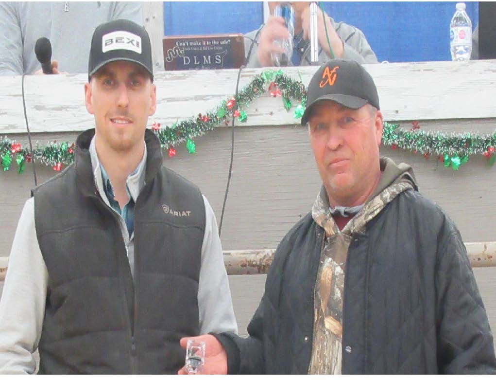 Howard’s son Bruce McRae receiving the Honorary President Pin from
Manitoba Angus President Devon Boitson